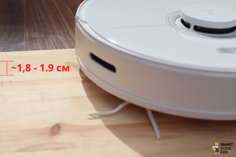 Робот-пылесос Roborock Q7 Max преодолевает дверной порог